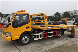 格尔木哪里有拖车服务