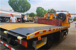 格尔木附近拖车电话号码服务