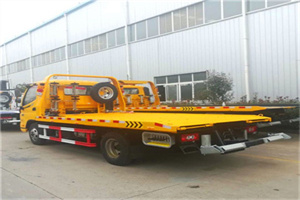 格尔木附近拖车救援搭电