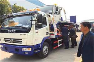 格尔木汽车道路救援拖车价格